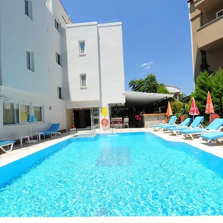 ホテル Kemalbutik 2*