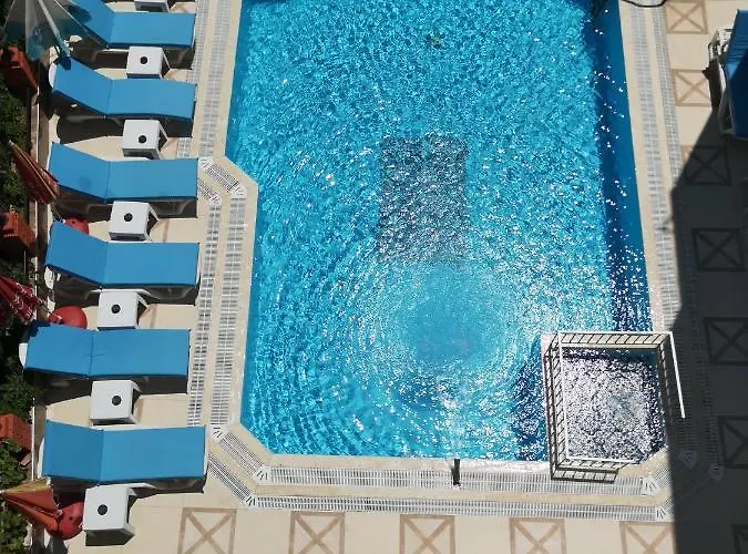 ホテル Kemalbutik マルマリス